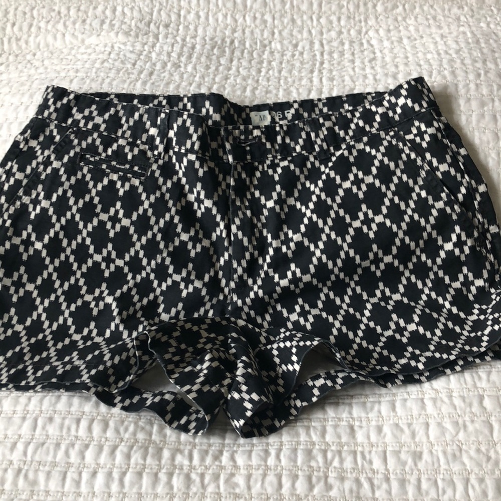 Size 6 Gap Black and Cream Chino Shorts